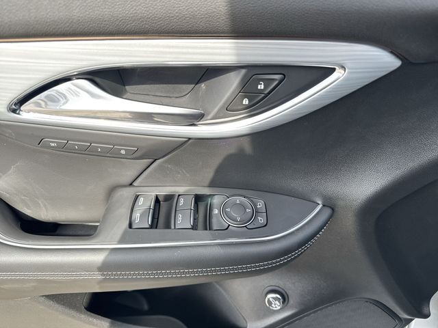 Buick Envision Vehicle Full-screen Gallery Image 13