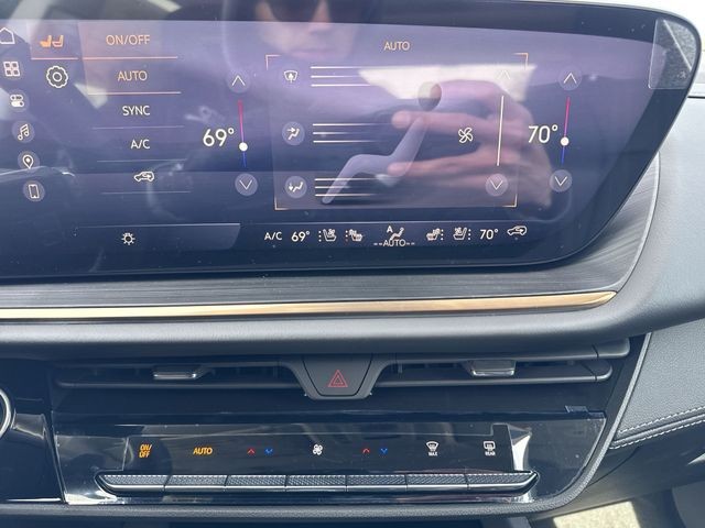 Buick Envision Vehicle Full-screen Gallery Image 19