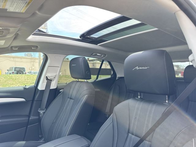 Buick Envision Vehicle Full-screen Gallery Image 22