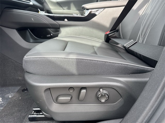 Buick Envision Vehicle Full-screen Gallery Image 12