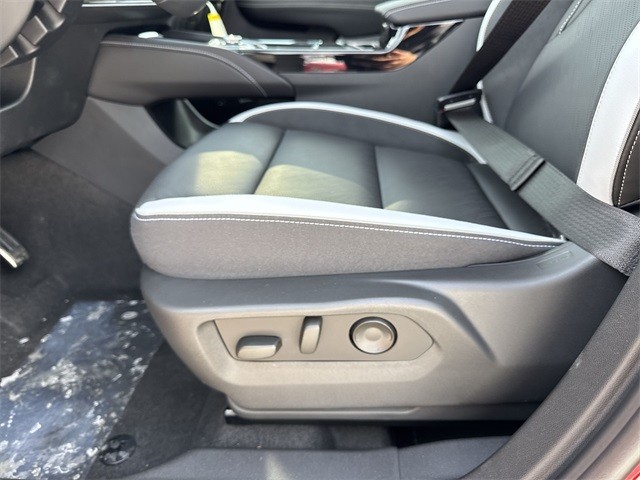 Buick Envision Vehicle Full-screen Gallery Image 12