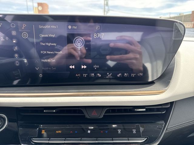 Buick Envision Vehicle Full-screen Gallery Image 16