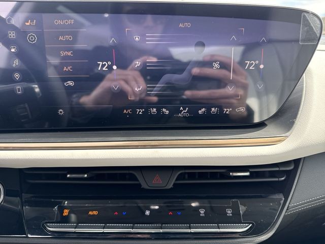 Buick Envision Vehicle Full-screen Gallery Image 19