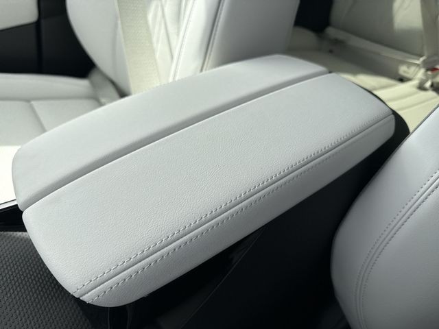 Buick Envision Vehicle Full-screen Gallery Image 21