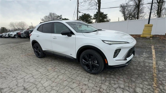 Buick Envision Vehicle Full-screen Gallery Image 02