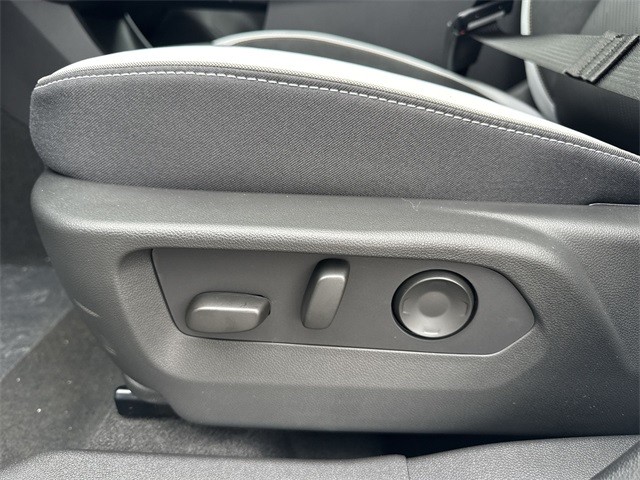 Buick Envision Vehicle Full-screen Gallery Image 12