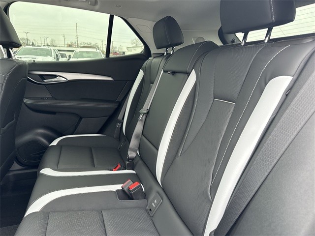 Buick Envision Vehicle Full-screen Gallery Image 23