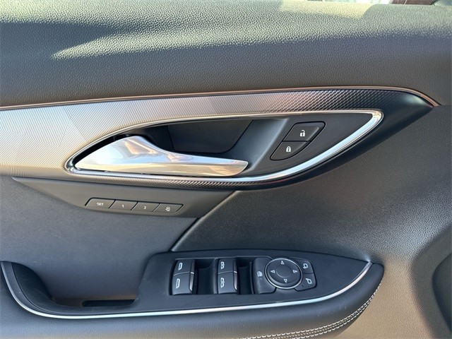 Buick Envision Vehicle Full-screen Gallery Image 13