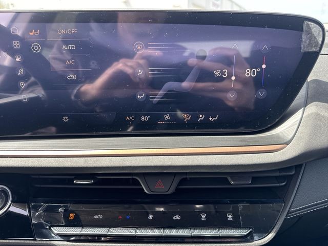 Buick Envision Vehicle Full-screen Gallery Image 19