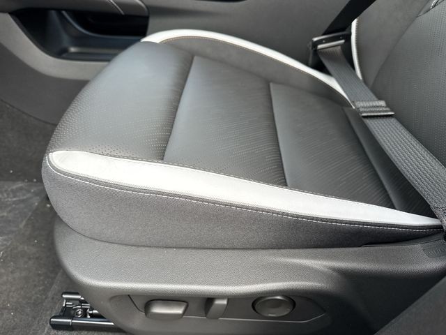 Buick Envision Vehicle Full-screen Gallery Image 12