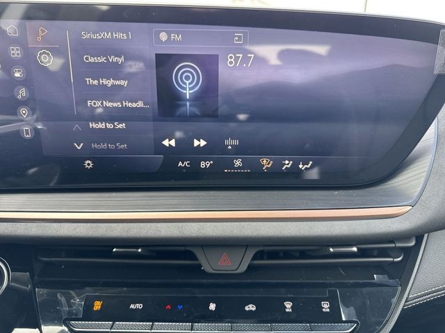 Buick Envision Vehicle Full-screen Gallery Image 16