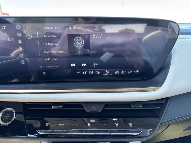 Buick Envision Vehicle Full-screen Gallery Image 16