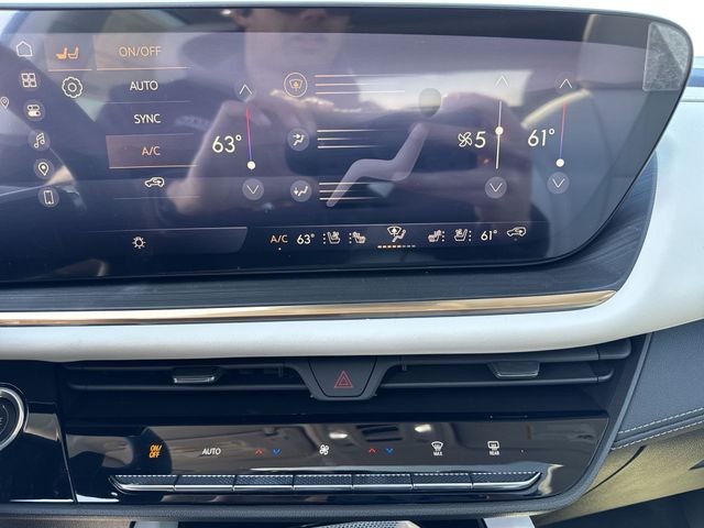Buick Envision Vehicle Full-screen Gallery Image 19