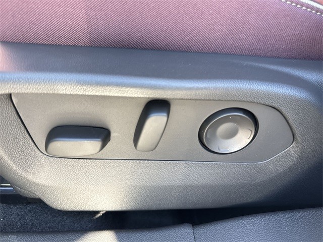 Buick Envision Vehicle Full-screen Gallery Image 12