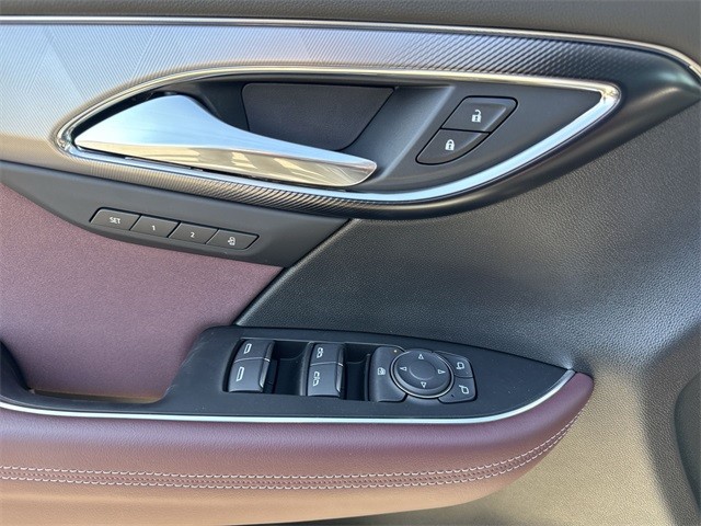 Buick Envision Vehicle Full-screen Gallery Image 13