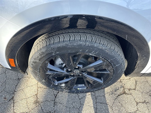 Buick Envision Vehicle Full-screen Gallery Image 10