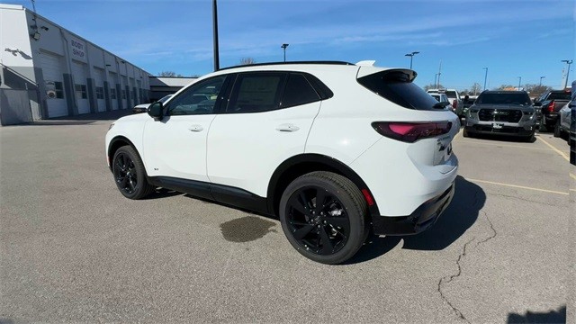 Buick Envision Vehicle Full-screen Gallery Image 06