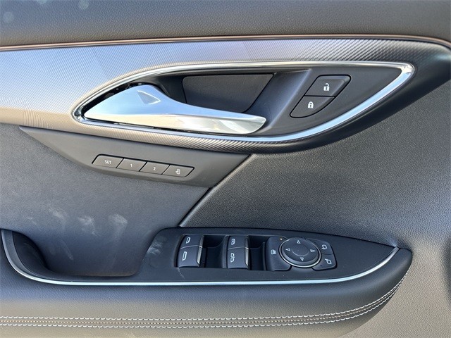Buick Envision Vehicle Full-screen Gallery Image 13