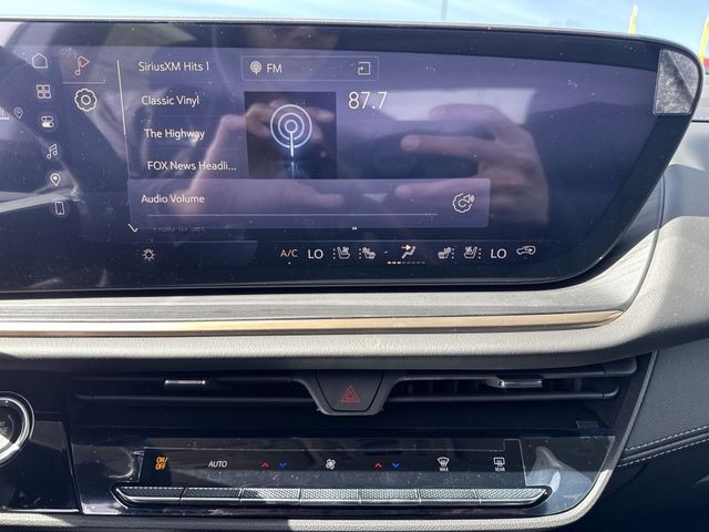 Buick Envision Vehicle Full-screen Gallery Image 16