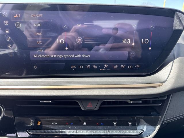 Buick Envision Vehicle Full-screen Gallery Image 19