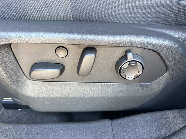 Buick Envision Vehicle Full-screen Gallery Image 12