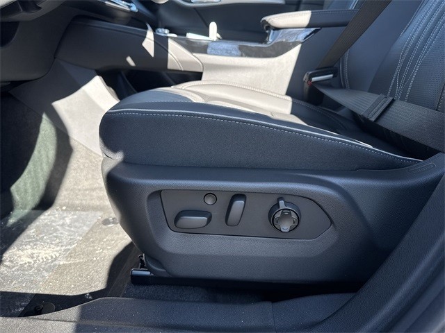 Buick Envision Vehicle Full-screen Gallery Image 12