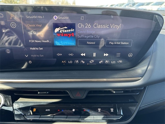 Buick Envision Vehicle Full-screen Gallery Image 16