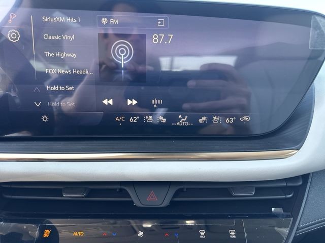 Buick Envision Vehicle Full-screen Gallery Image 16