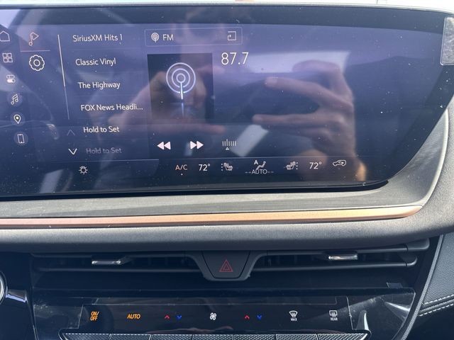 Buick Envision Vehicle Full-screen Gallery Image 16