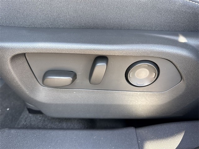 Buick Envision Vehicle Full-screen Gallery Image 12