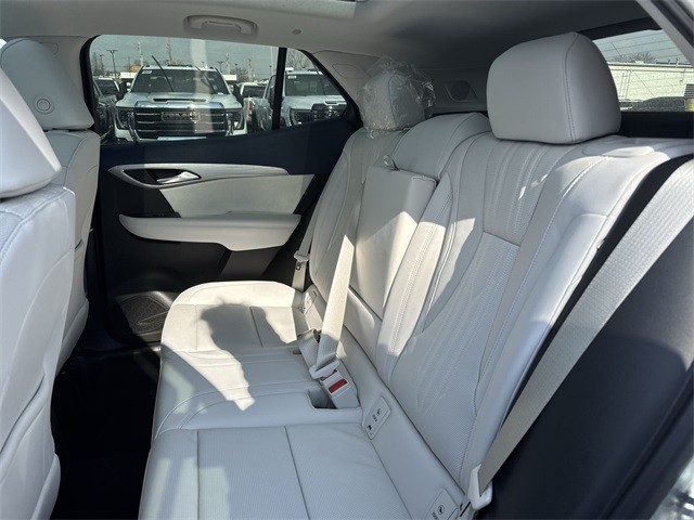 Buick Envision Vehicle Full-screen Gallery Image 23