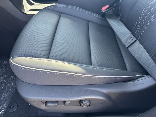 Buick Envision Vehicle Full-screen Gallery Image 12