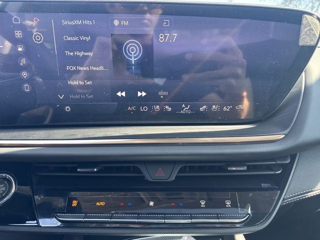 Buick Envision Vehicle Full-screen Gallery Image 16