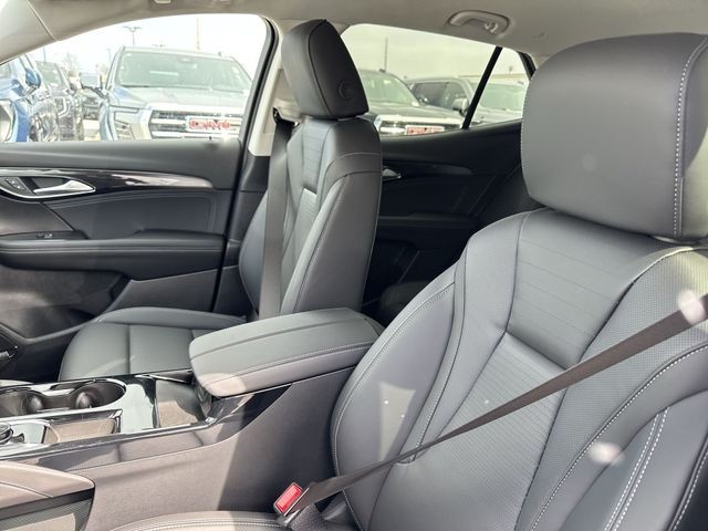 Buick Envision Vehicle Full-screen Gallery Image 11