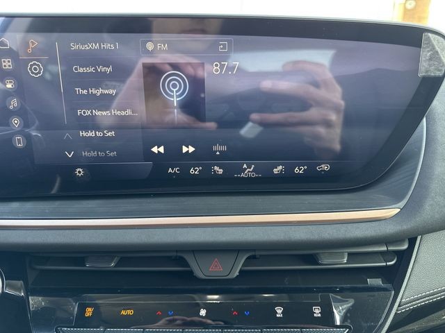 Buick Envision Vehicle Full-screen Gallery Image 16