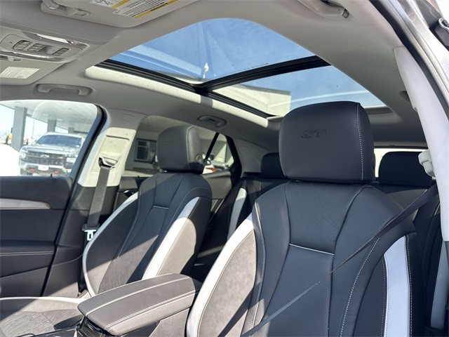 Buick Envision Vehicle Full-screen Gallery Image 22