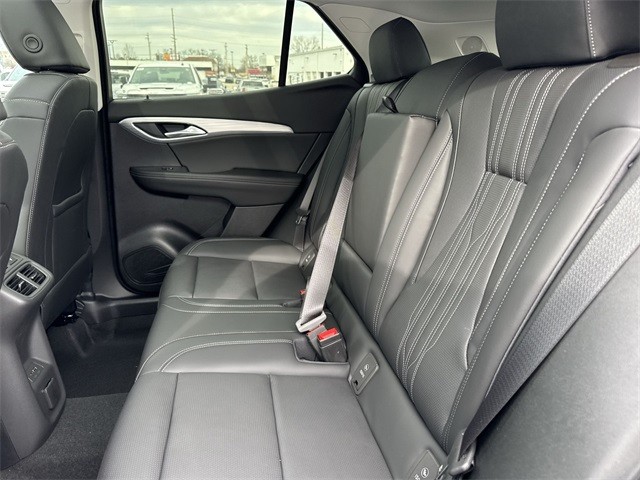 Buick Envision Vehicle Full-screen Gallery Image 23