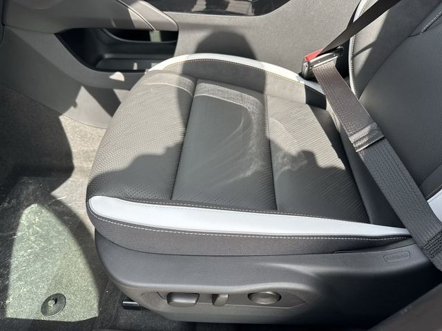 Buick Envision Vehicle Full-screen Gallery Image 12
