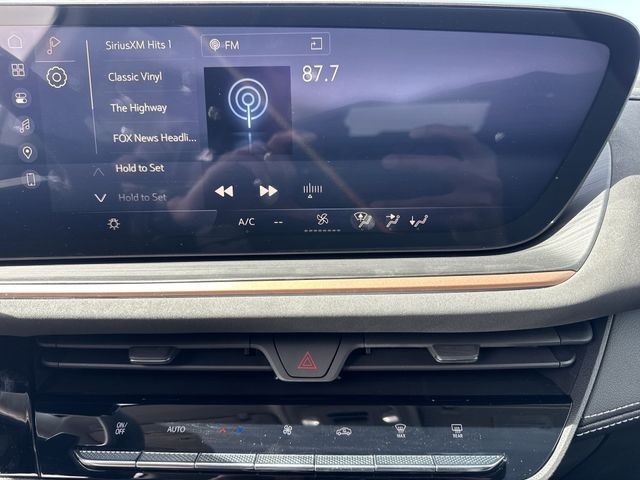 Buick Envision Vehicle Full-screen Gallery Image 16