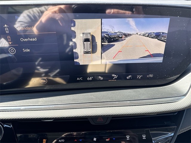 Buick Envision Vehicle Full-screen Gallery Image 17