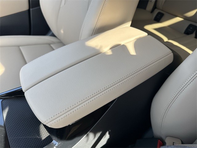 Buick Envision Vehicle Full-screen Gallery Image 21