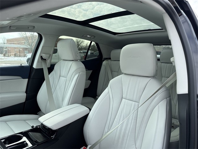 Buick Envision Vehicle Full-screen Gallery Image 22