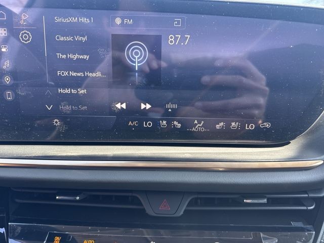 Buick Envision Vehicle Full-screen Gallery Image 16