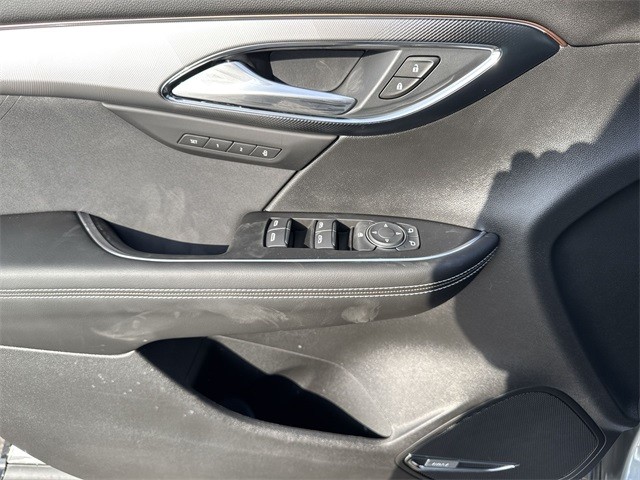 Buick Envision Vehicle Full-screen Gallery Image 13