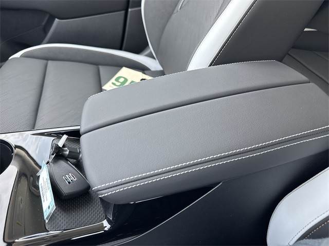 Buick Envision Vehicle Full-screen Gallery Image 21