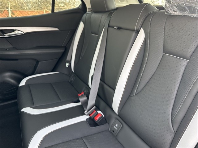 Buick Envision Vehicle Full-screen Gallery Image 22