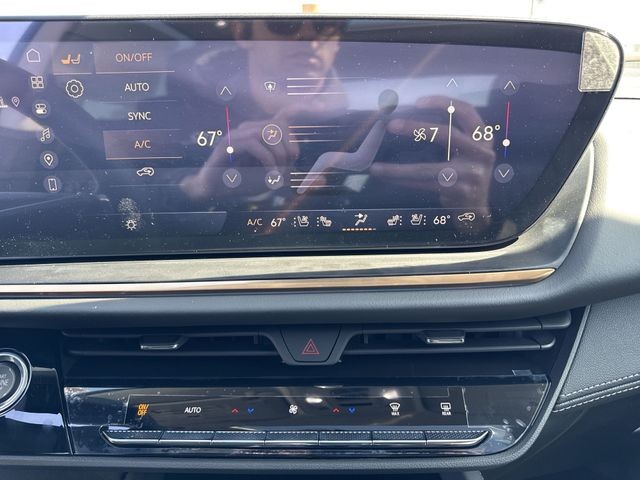 Buick Envision Vehicle Full-screen Gallery Image 19