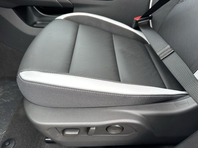 Buick Envision Vehicle Full-screen Gallery Image 12