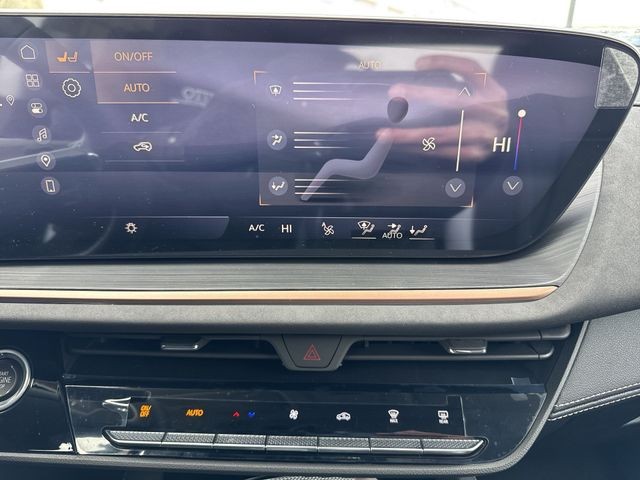 Buick Envision Vehicle Full-screen Gallery Image 19