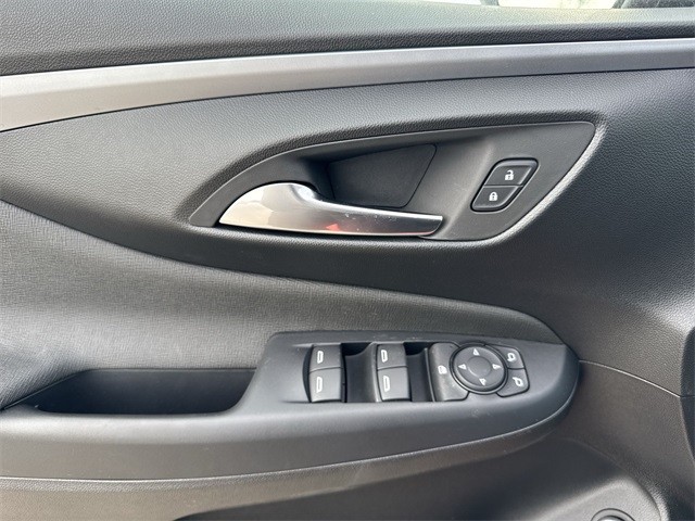 Buick Envista Vehicle Full-screen Gallery Image 13